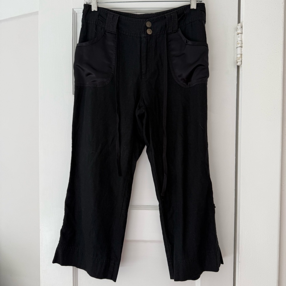Mid-Rise Cargo Capri Pants